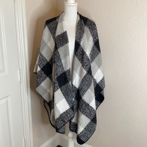 Women’s one size black plaid fleece poncho